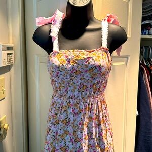 Flower patterned flowy dress